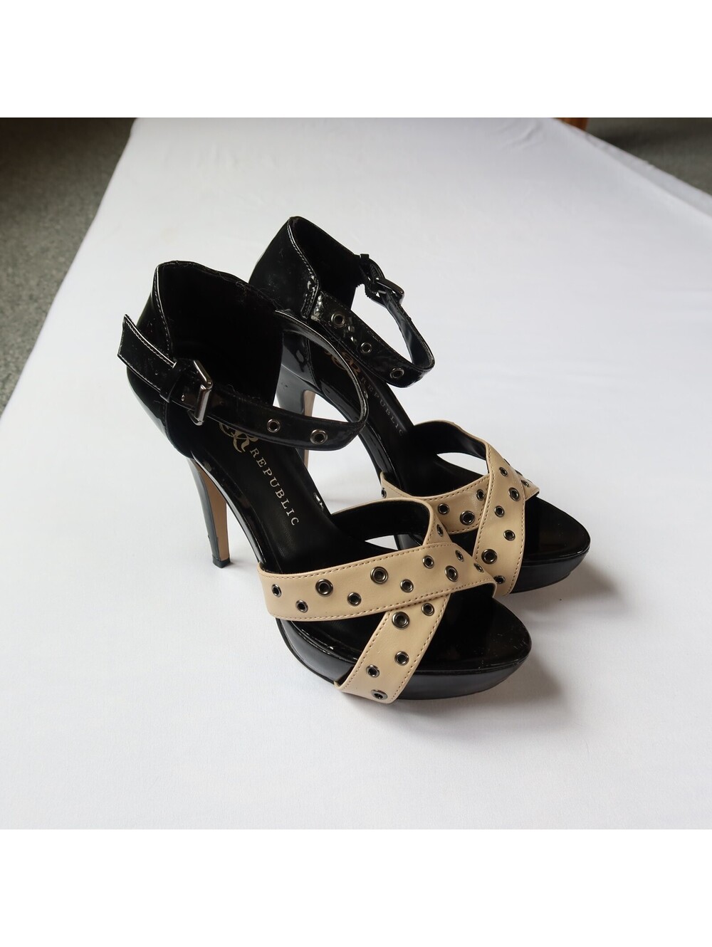 Rock & Republic Black Studded Strappy Stiletto Heels Size 7.5